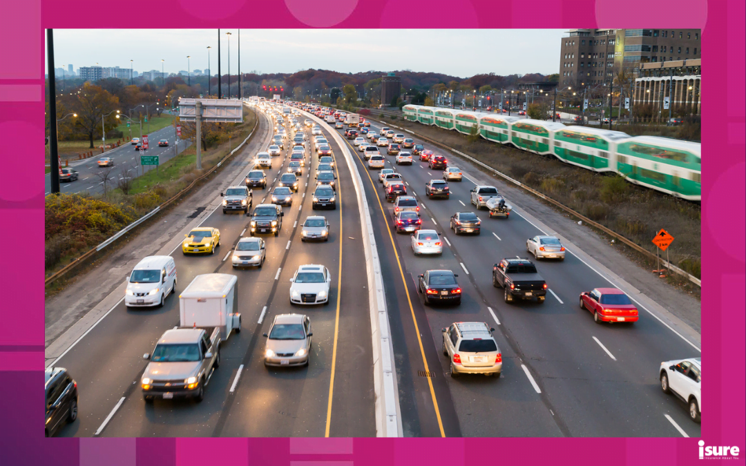 average car insurance rates - A view of traffic on the Gardiner Express at rush hour. Many vehicles can be seen in the image.